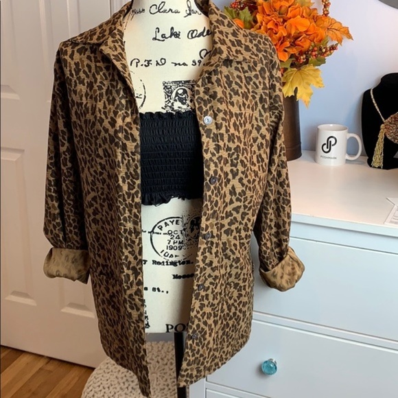 Vintage Erika Studio Leopard Button Up Top - Picture 5 of 7